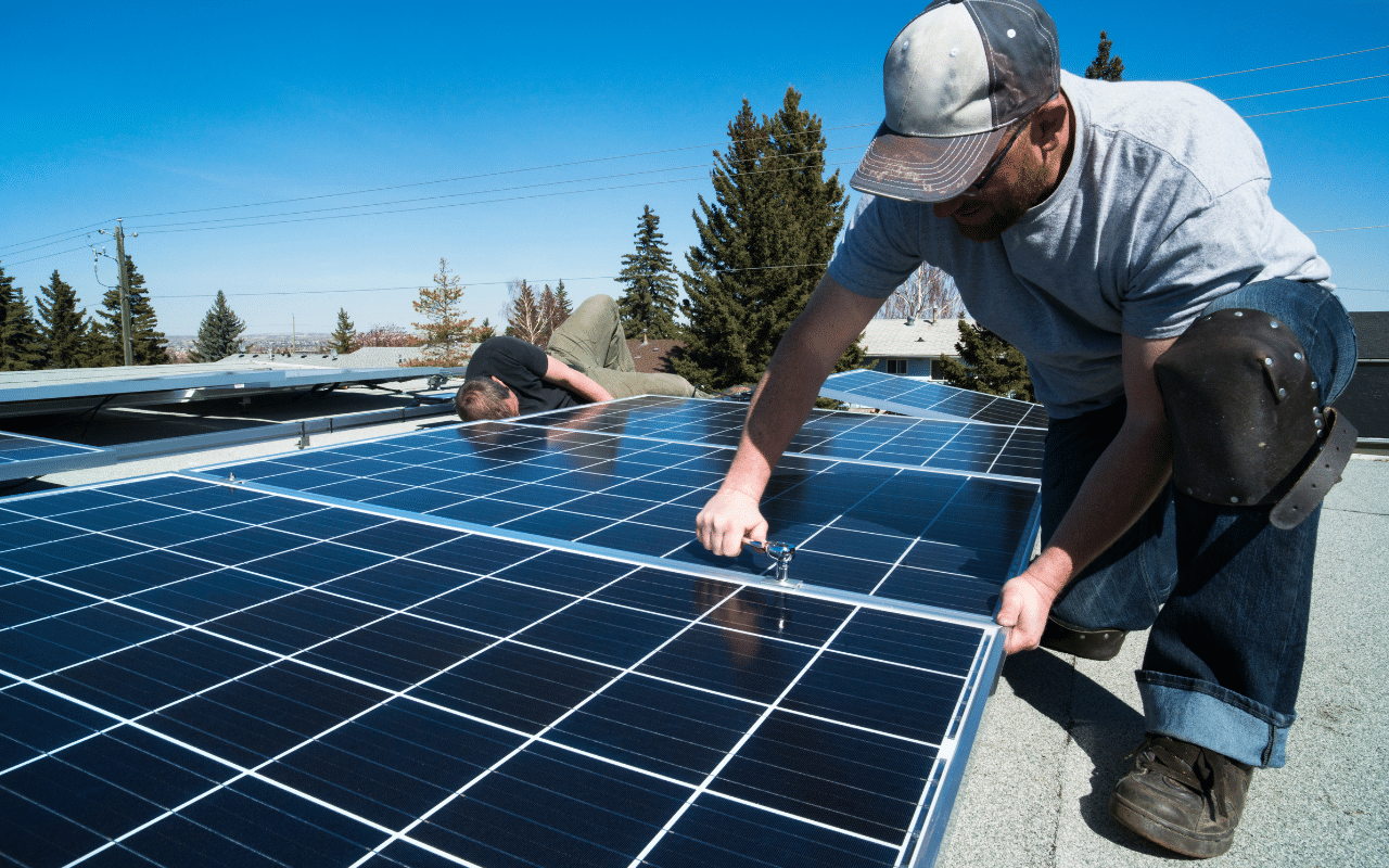 CO² tax zonnepanelen: is het nog de moeite waard om als ondernemer in zonnepanelen te investeren?